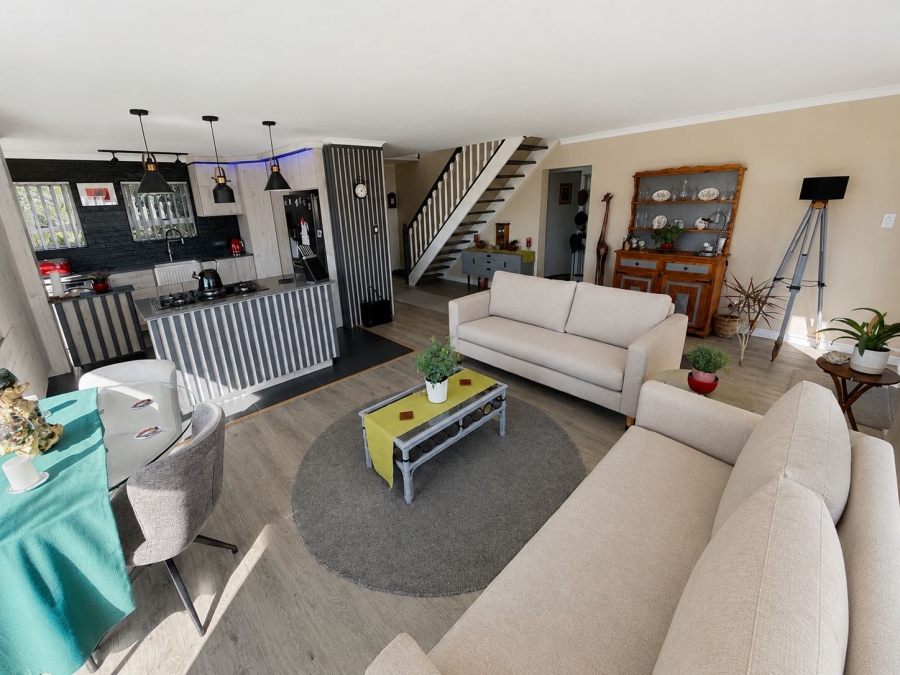 3 Bedroom Property for Sale in Mountainside Western Cape